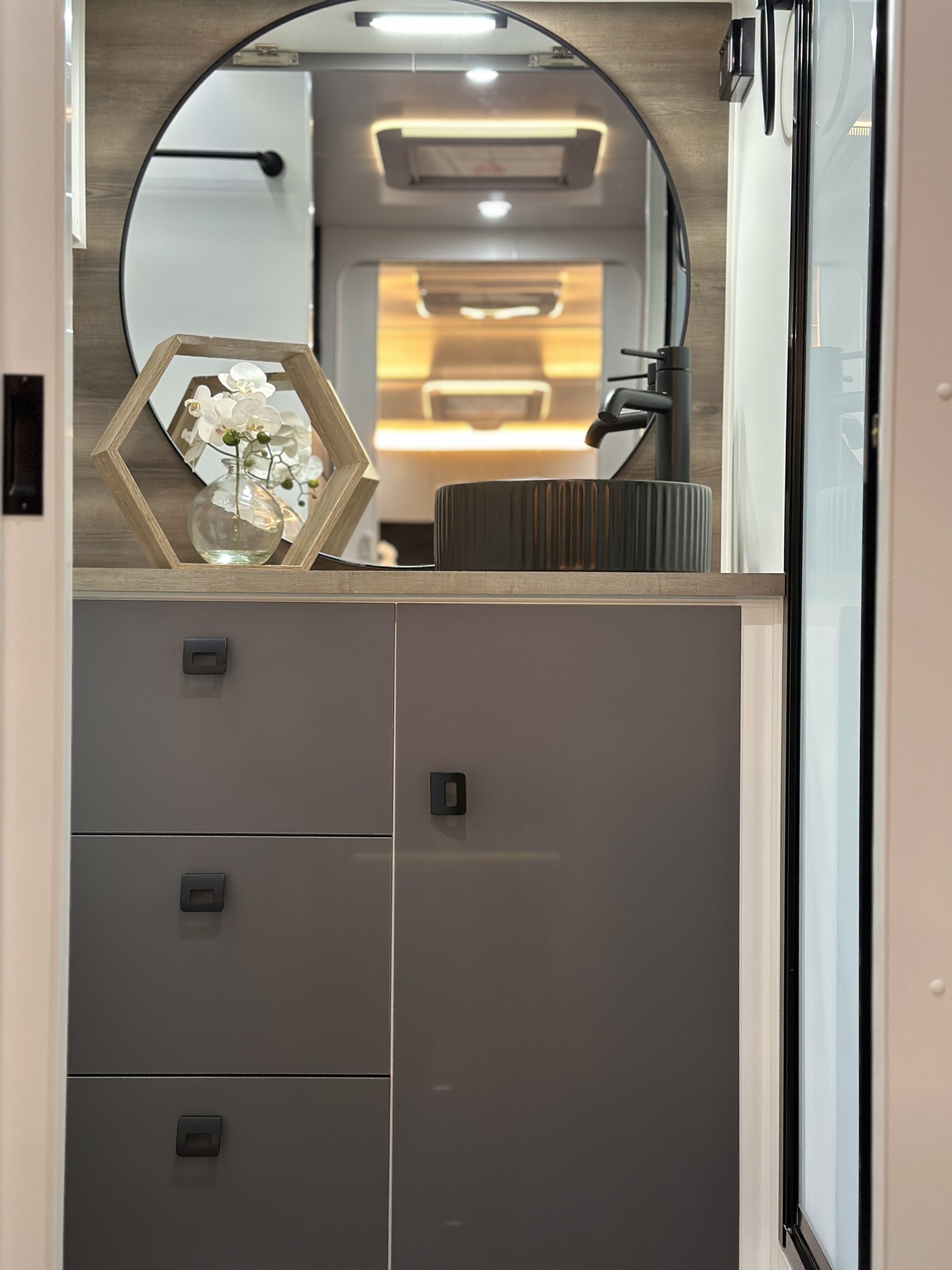 Grand Rover Infinity Interior Detail